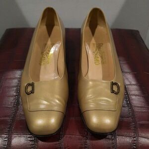 Salvatore Ferragamo Francesca Gold Lauro Gancini Buckle Low Block Heel Pumps 8.5